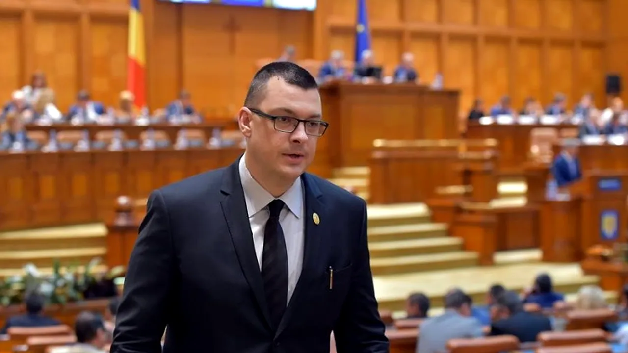 MEDIAFAX LIVE | Ovidiu Raeţchi, vicepreşedinte al Comisiei pentru Apărare a Camerei Deputaţilor, vorbeşte despre cine este 