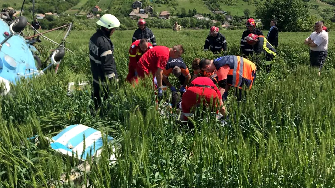 Elicopter cu două persoane la bord, PRĂBUŞIT în Turda/ UPDATE: Un bărbat a fost transportat la spital - FOTO