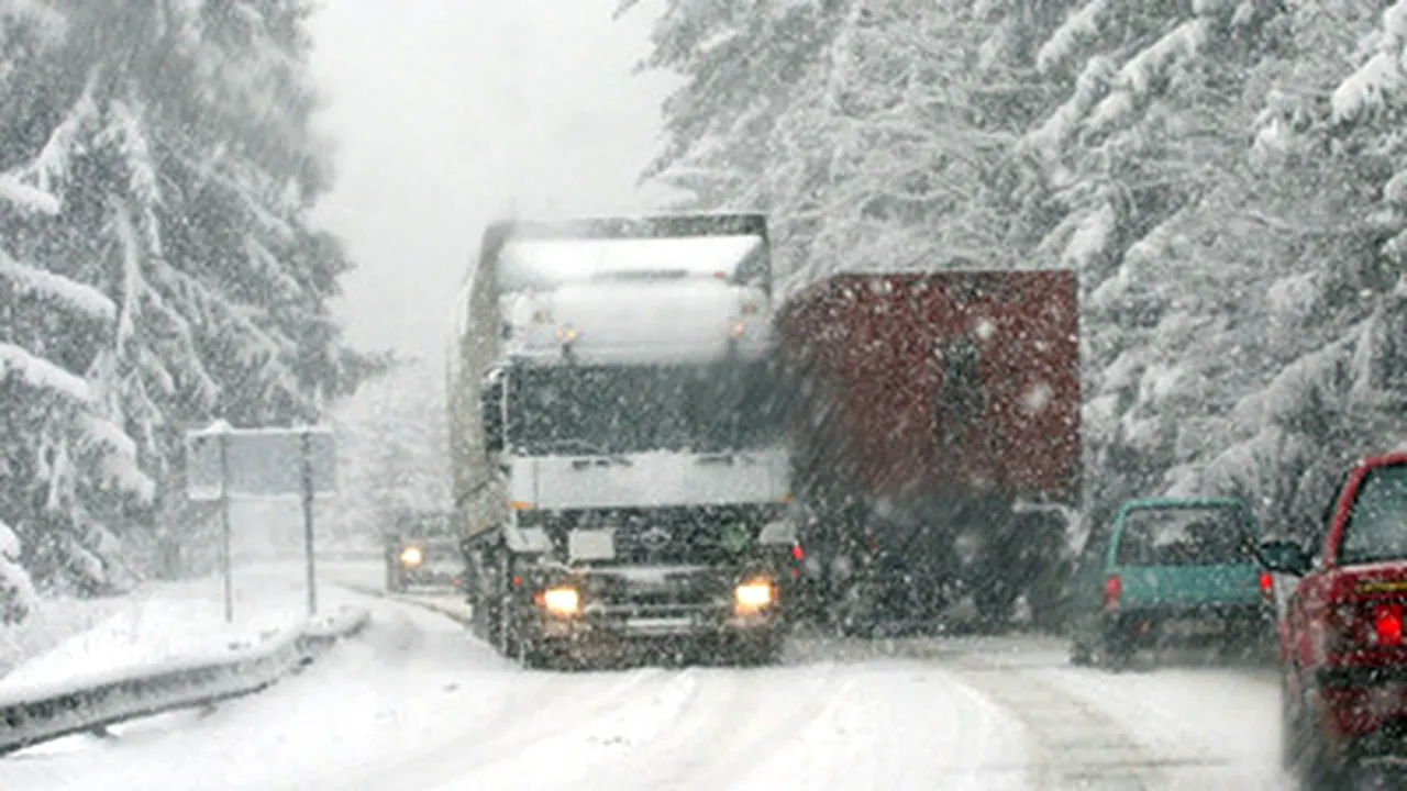 Circulaţia camioanelor este interzisă pe drumurile naţionale din judeţele avertizate cod portocaliu