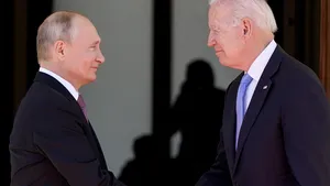 Joe Biden îi cere lui Vladimir Putin să reducă presiunile militare asupra Ucrainei