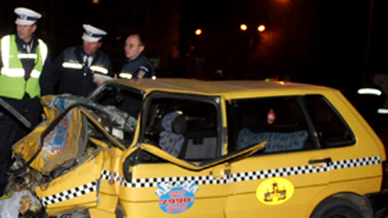Familii evacuate şi răniţi după ce un taximetru a spart o ţeavă de gaze, în Bucureşti