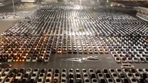 VIDEO Nimic straniu, doar tehnologie. Moment inedit într-o parcare Tesla