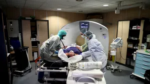 6 factori de risc care duc la forme severe de COVID-19 sau accelerează decesul pacientului