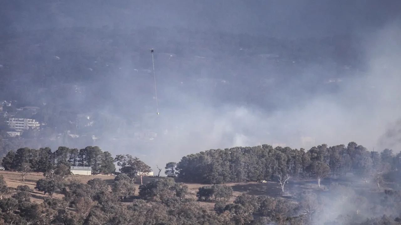 Incendiile din Australia: trei morţi după prăbuşirea unui avion cisternă. Focurile se apropie de aeroportul din Canberra