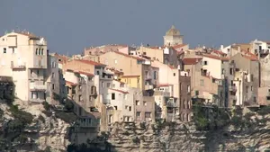 Cele mai spectaculoase destinaţii turistice suspendate