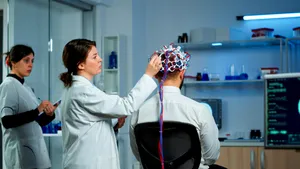 Șase obiceiuri pe care un cercetător în neuroștiințe cu 20 de ani de experiență le-a eliminat din viața sa pentru un creier mai puternic