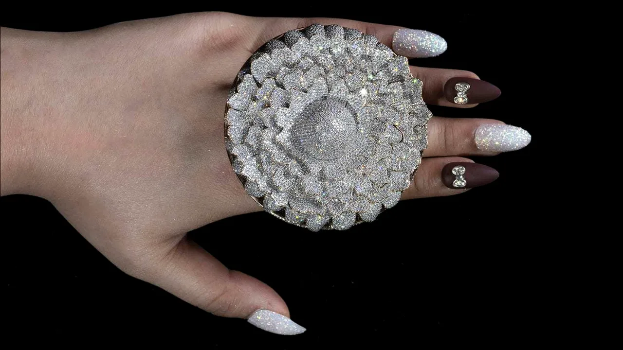 Un inel cu 12.638 de diamante a intrat în Cartea Recordurilor