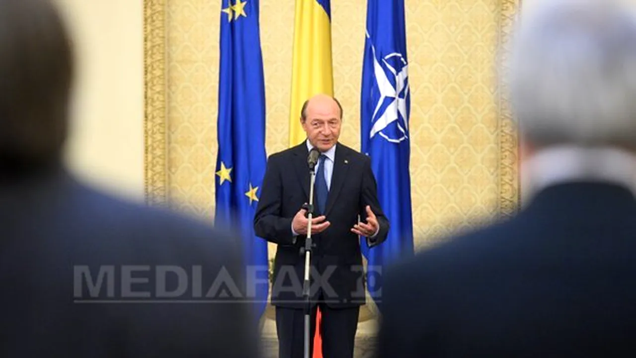 Băsescu a decorat mai multe personalităţi culturale: Nici oamenii politici, nici mulţi români nu se străduiesc să înţeleagă intelectualitatea