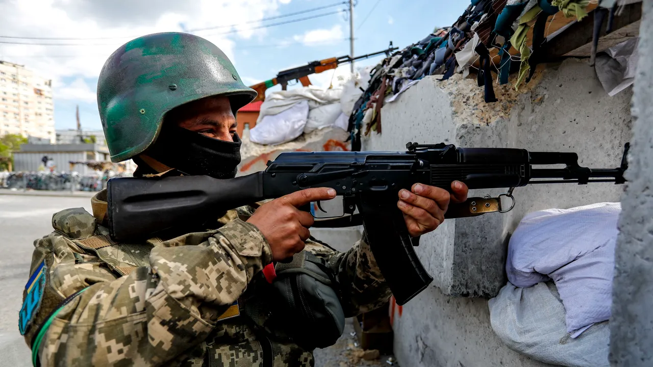 Războiul din Ucraina, ziua a 69-a. Azovstal, luată cu asalt. ONU: evacuarea civililor de la Mariupol a fost „un succes”. Macron a vorbit două ore la telefon cu Putin. Rusia a efectuat bombardamente în oraşul ucrainean Lviv