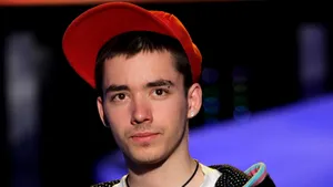 Adrian Ţuţu crede că fetele s-ar putea să îl placă pentru că are 120.000 de euro în cont - VIDEO