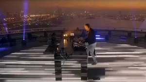 VIDEO Spectacol în vârful Burj Al Arab din Dubai. DJ-ul David Guetta a organizat un show caritabil pe heliportul celebrei clădiri