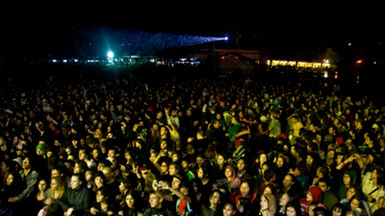 Amatorii de latino, rock şi şlagăre au înfruntat ploaia în ultima zi de Tuborg Green Fest - GALERIE FOTO