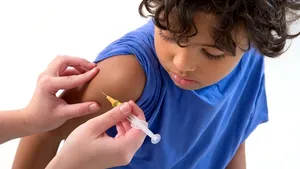 Vaccinarea copiilor împarte Europa. Legătura dintre vaccinurile Pfizer şi Moderna şi cazurile de miocardită