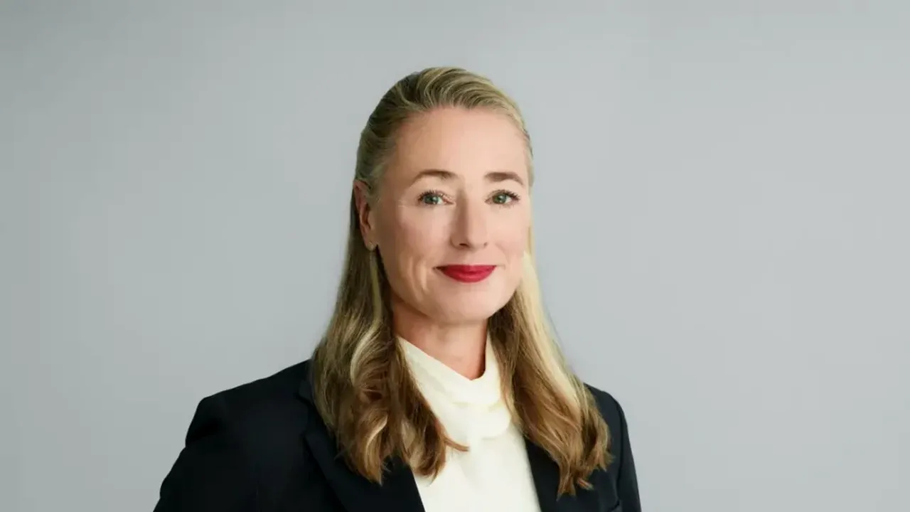 Consiliul de Supraveghere al OMV Petrom ar putea fi prezidat în premieră de o femeie și care nu e nici etnic austriac sau neamț. Emma Delaney, noua șefă a OMV, îl conduce acum interimar
