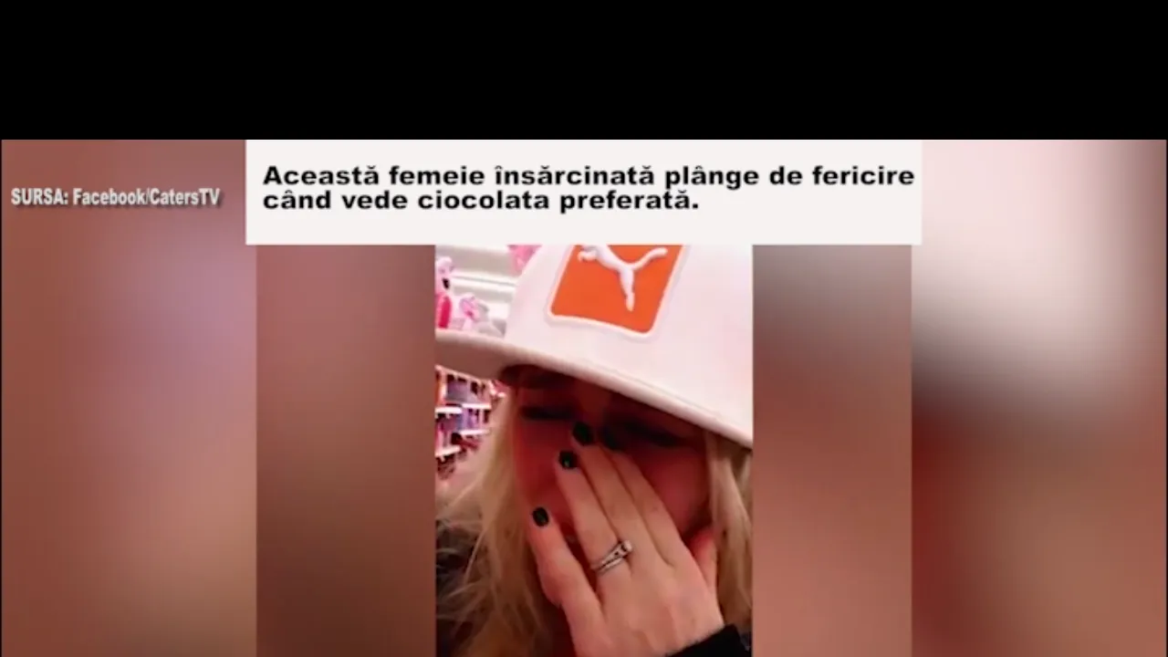 O femeie însărcinată plânge de fericire atunci când îşi vede la supermarket ciocolata preferată