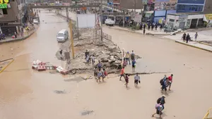 Statul sud-american Peru, puternic afectat de alunecări de teren şi inundaţii