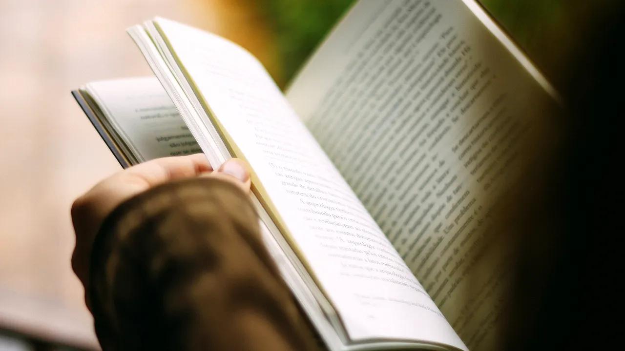 O carte pe zi: „Recviem pentru nimeni”, de Caius Dobrescu