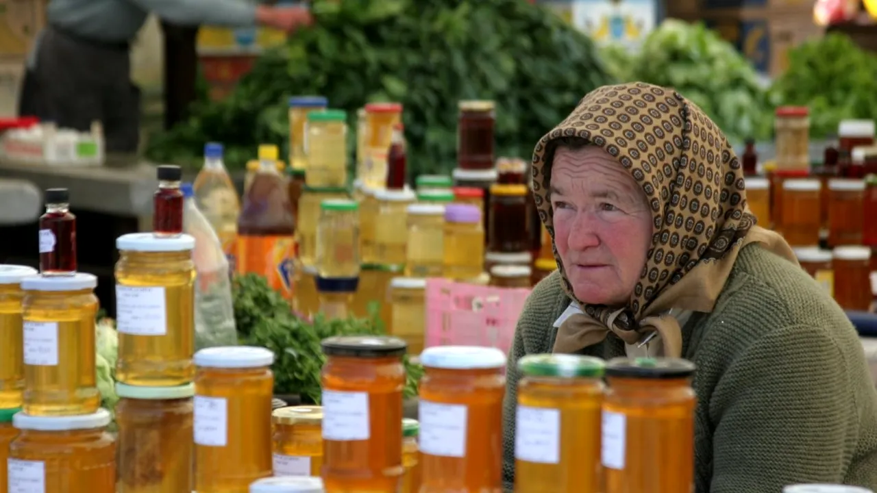 Pieţele rămân deschise. Oros: Sunt singurele locuri unde producătorii locali îşi pot vinde mărfurile