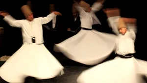 Dansul ritualic al dervişilor rotitori Sema Gösterisi, marţi, în premieră în Bucureşti