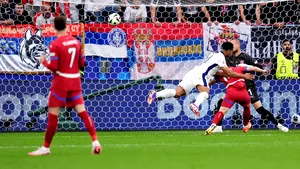 Anglia învinge cu emoţii Serbia cu 1-0, cu o lovitură de cap a lui Bellingham