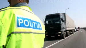 Trafic închis pe A1 din cauza unui tir încărcat cu 40 de tone de calcar răsturnat pe carosabil