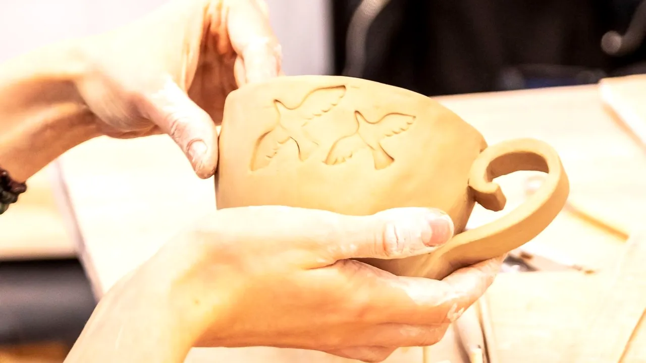 Bijuteriile din ceramică au luat locul celor clasice, din aur sau argint