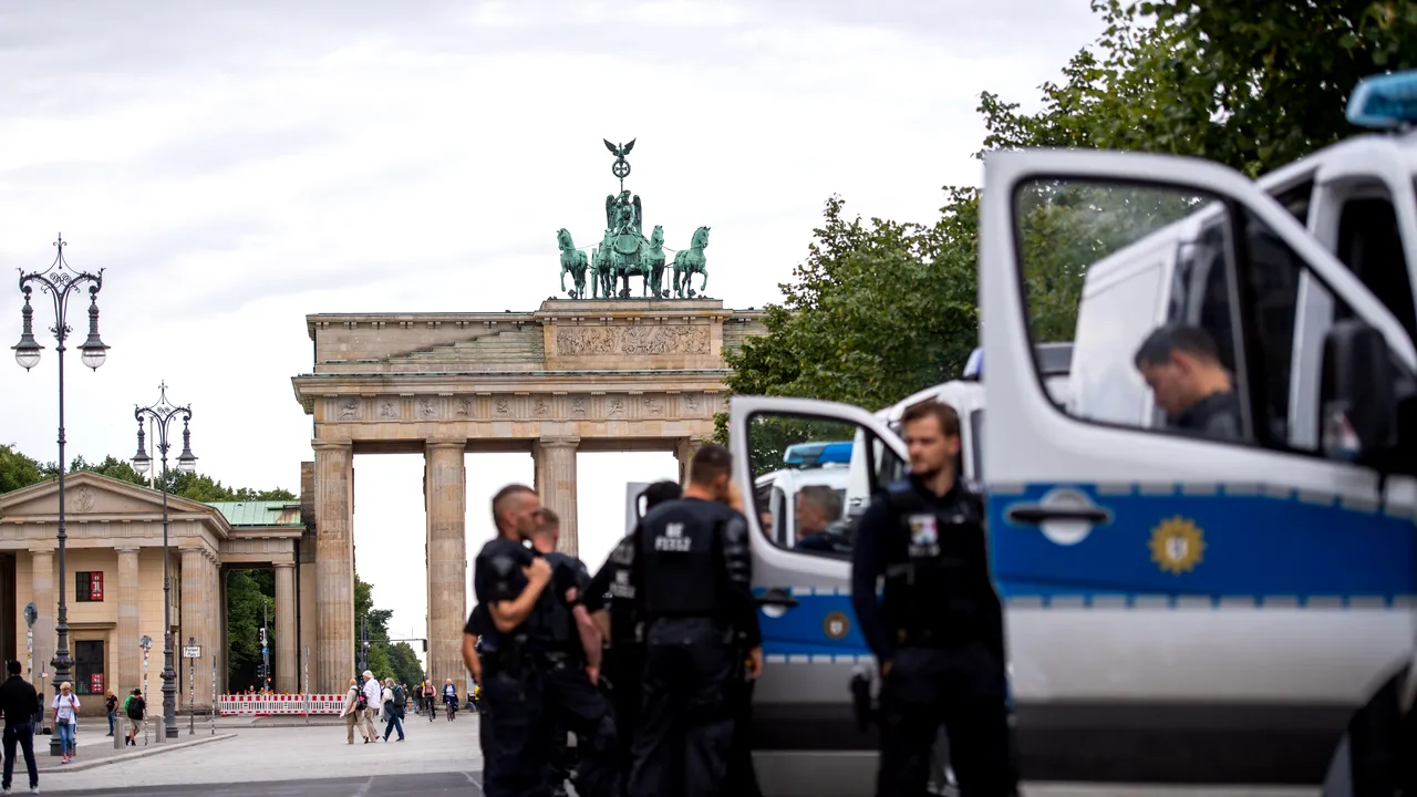 Amplu protest anticoronavirus în Berlin, aprobat de Tribunal. Judecătorii au anulat interdicţia impusă de Guvern