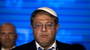 Un ministru israelian a fost surprins în timp ce ameninţa un lider palestinian, aflat în închisoare