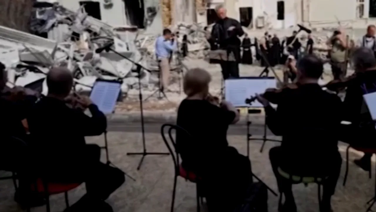Orchestra de cameră a cântat pe ruinele spitalului de copii