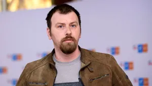 Candidatură născută din foc. Adrian Albu, supravieţuitor al Colectiv, vrea să fie primarul Sectorului 2: „Corupţia mi-a omorât familia”