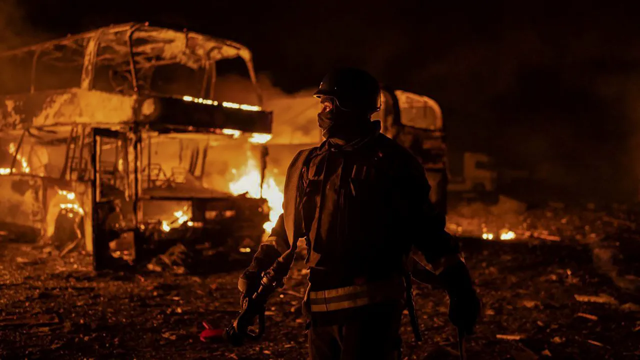 Războiul din Ucraina, ziua 462.  Prigojin vrea investigarea crimelor de război comise de conaţionalii săi / Rusia bombardează masiv Ucraina, după presupusul atac cu dronă asupra Moscovei / Rafinărie rusească în flăcări / Medvedev îi răspunde dur ministrului britanic Cleverly / Putin se va întâlni cu Erdogan