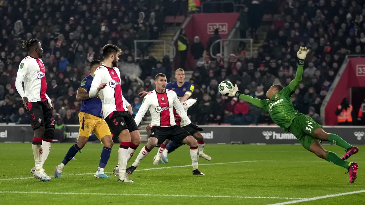 Newcastle trece de Southampton şi se califică în finala Cupei Ligii Angliei