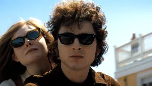 Timothée Chalamet s-a transformat în Bob Dylan pentru noul său film