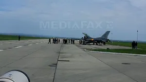 Primele 6 aeronave F-16 Fighting Falcon, preluate la Baza aeriană 86 