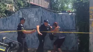 Şi Luiza a fost ucisă. Scene sfâşietoare cu părinţii fetei, la poarta criminalului, în momentul în care li s-a prăbuşit speranţa că fiica lor încă trăieşte