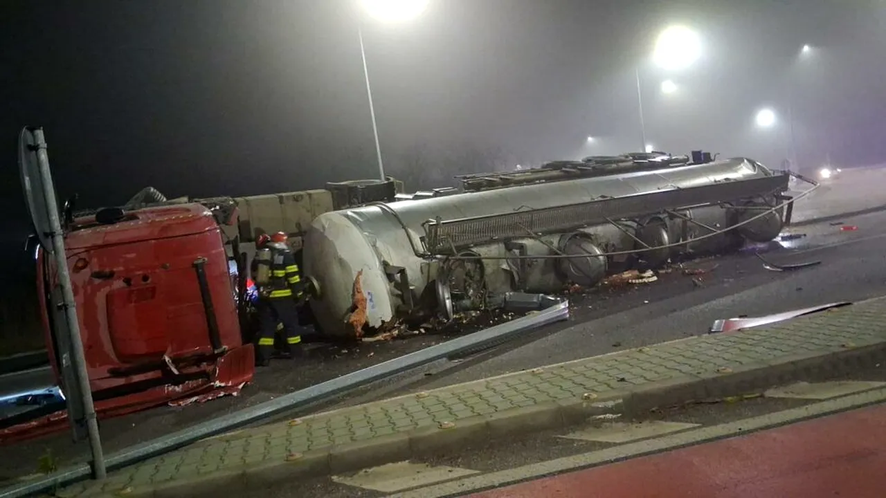 Autocisternă cu amoniac răsturnată pe DN5 la Remuș. Traficul este deviat