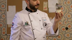 CRĂCIUN 2015. Meniu extravagant de sărbători: Urechi de porc cu cartofi mov sau trandafiri muraţi - FOTO