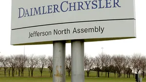 Chrysler vrea să diminueze cu 25% numărul de angajaţi