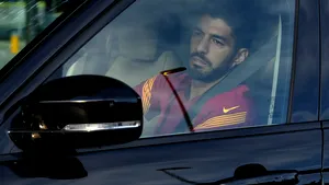 Suarez în lacrimi după despărţirea de Barcelona. Atacantul uruguayan va semna un nou contract pentru doi ani cu Atletico Madrid