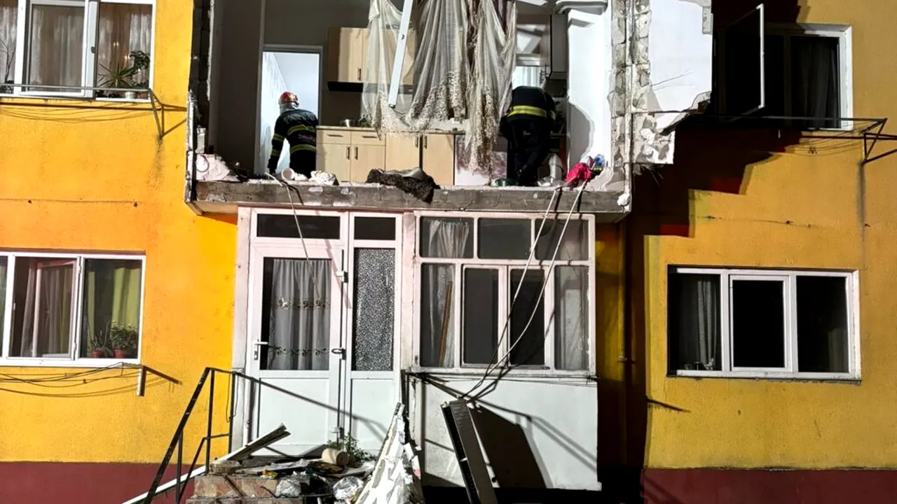 Explozie de butelie la Aleșd: balcon prăbușit și o femeie rănită grav