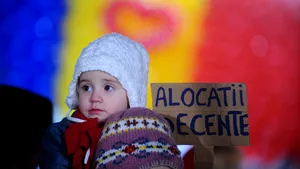 Dublarea alocaţiilor, joc politic. PSD pune presiune: Pe români i-aţi înnebunit cu restricţiile, nu-i pedepsiţi şi pe copii