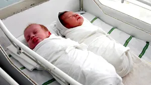 Prima bunică din lume care şi-a născut propriii nepoţi