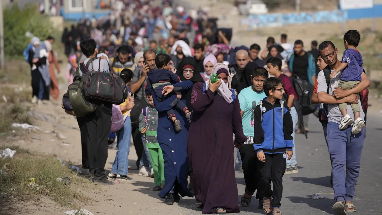 Mii de civili fug din nordul Fâşiei Gaza în timpul luptelor dintre trupele israeliene şi Hamas