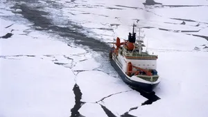 Navă rusească cu 105 pasageri la bord, blocată în Antarctica