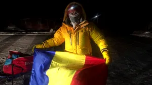 GALERIE FOTO Cu ambele picioare degerate, românul Tibi Uşeriu a CÂŞTIGAT din nou cel mai dur maraton din lume desfăşurat la Cercul polar ARCTIC. Povestea celui mai rezistent om din lume