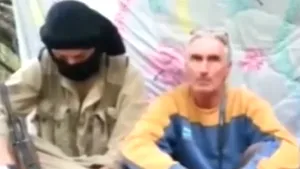 AQMI a difuzat o înregistrare video cu un francez şi un olandez ţinuţi ostatici la Sahel - VIDEO