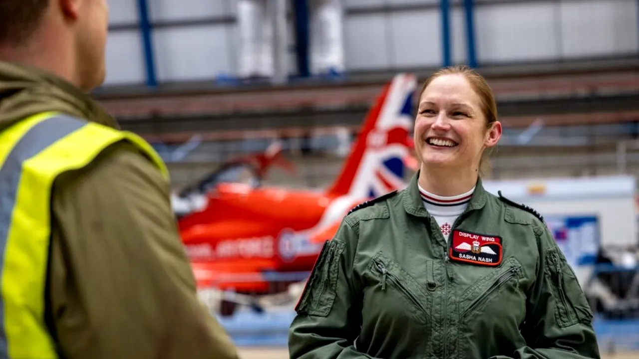 Moment istoric pentru Red Arrows: Cine este Sasha Nash, prima femeie la comanda celebrei escadrile