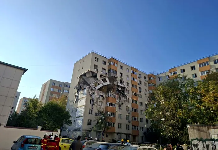 Breaking News Explozie devastatoare într-un bloc din Sectorul 5 al Capitalei! A fost activat planul roșu de intervenție | GALERIE FOTO-VIDEO