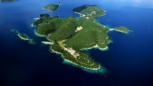 Insula familiei Onassis, vândută unui oligarh rus. Ce preţ a plătit miliardarul care deţine AS Monaco şi acţiuni la Bank of Cyprus