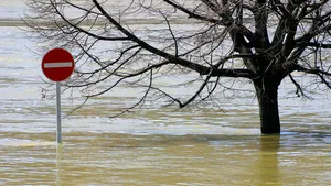 Milioane de oameni se confruntă cu ameninţarea inundaţiilor provocate de  lacurile glaciare